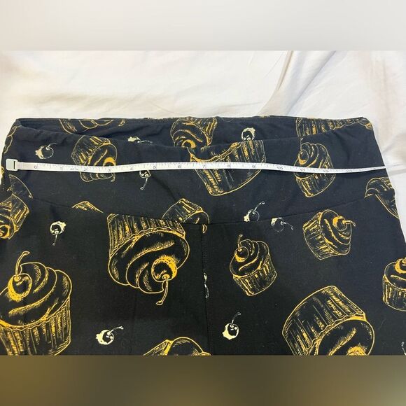 Lularoe Tall Curvy Leggings Cupcakes - Picture 6 of 6